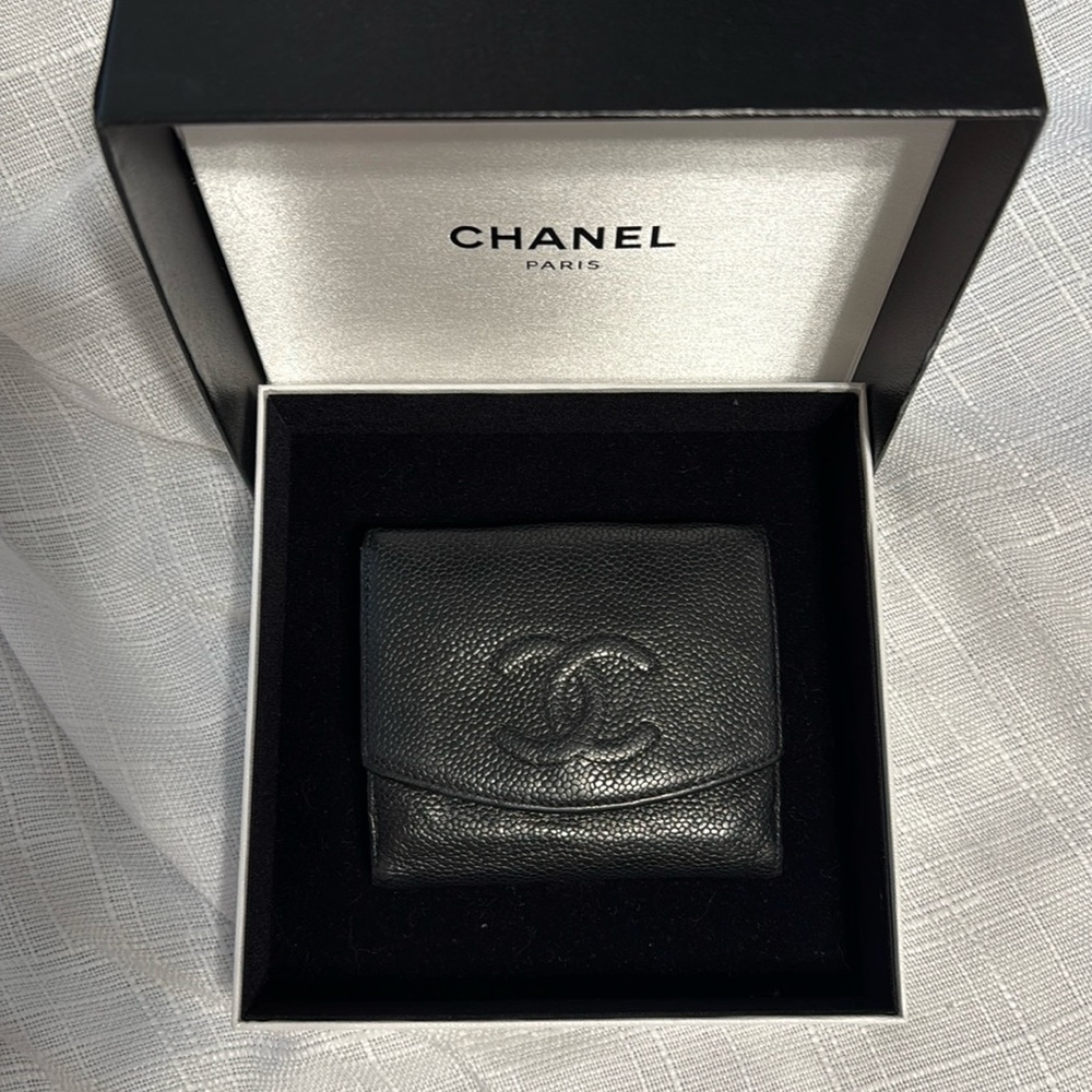 CHANEL 100% authentic Textured Black Leather Wallet